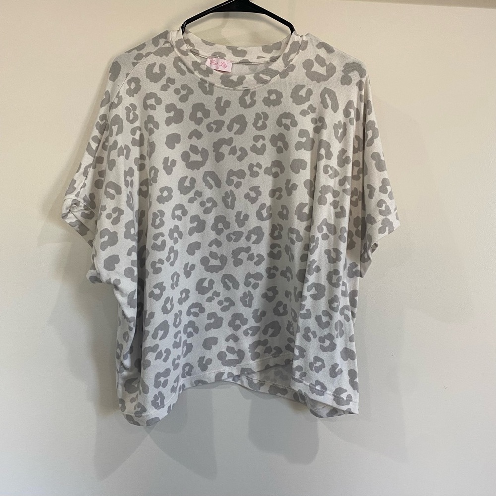 Pink Lily Gray Leopard T-Shirt